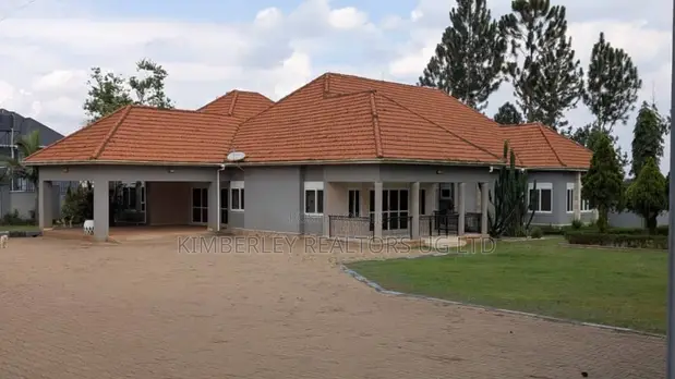 5-Bedroom House for Sale in Kira Town - 1
