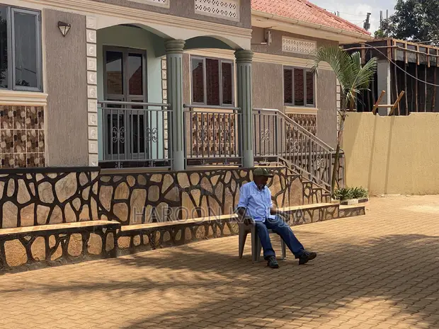 4 Bedroom House for Rent in Kitende Makandwa - 1