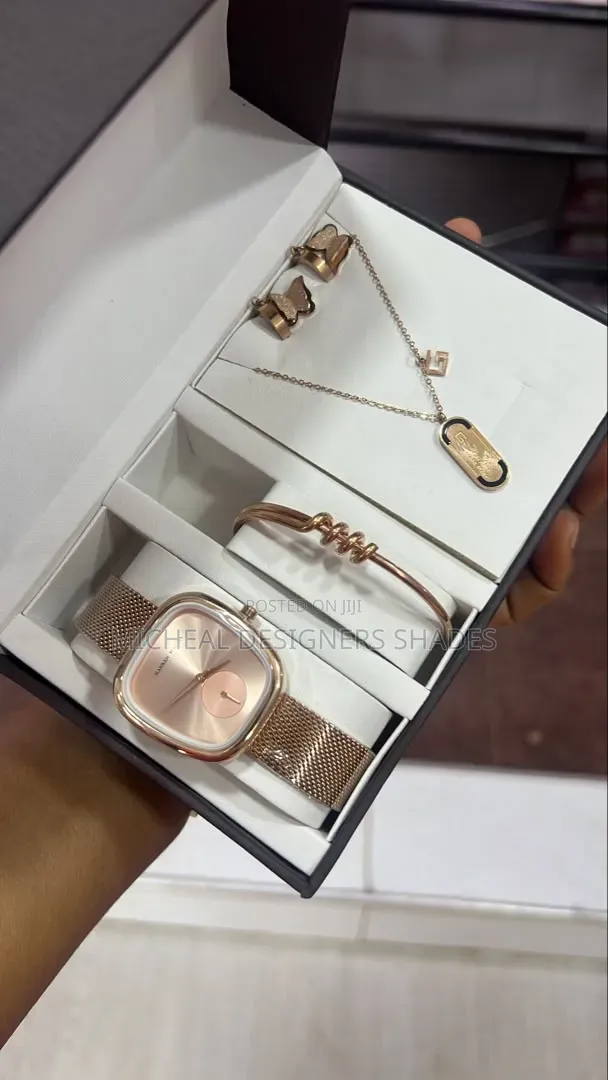 Cartier Watches with Accessories - 1