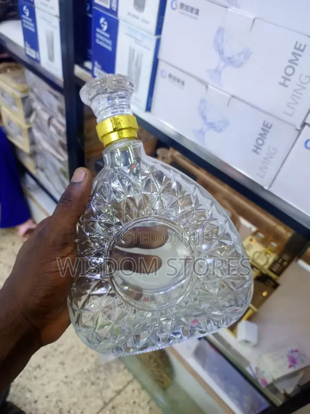 Glass Decanter with Airtight Stopper - 1