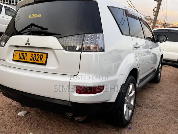 Mitsubishi Outlander 2008 White - 1