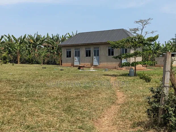 40-Acre Farm with Farmhouse and Dam, Nakaseke - 1