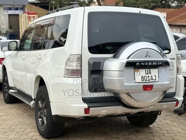 Mitsubishi Pajero 3.2 Di-Dc GLS 2011 White - 1