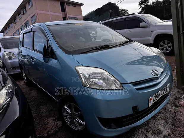 Toyota Passo Sette 2010 Blue - 1