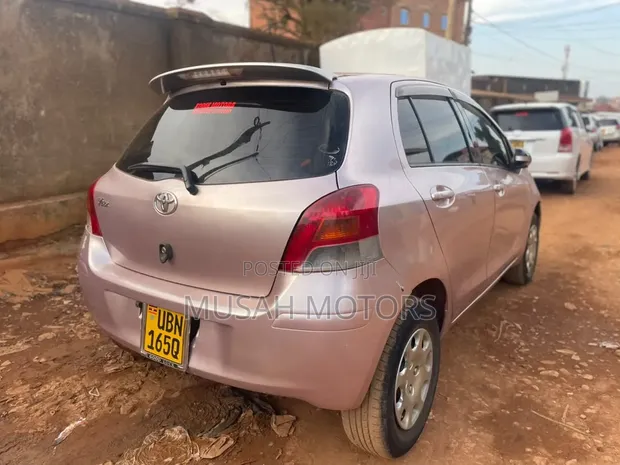 Toyota Vitz 1.3 FWD 5dr 2007 Gold - 1