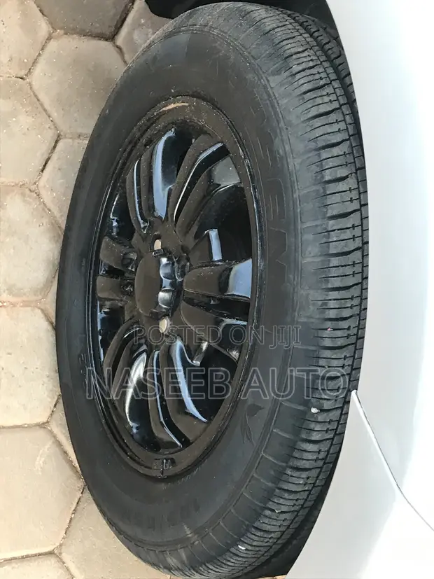 Toyota Ractis 2007 Silver - 1