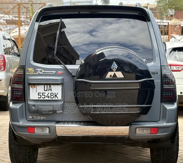 Mitsubishi Pajero 3.0 SUV 2010 Gray - 1