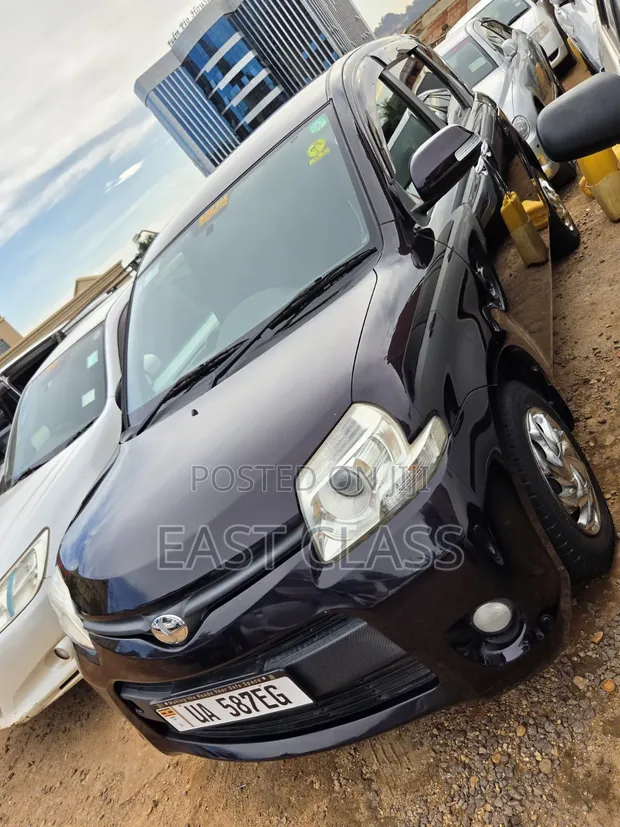 Toyota Sienta 2012 Purple - 1