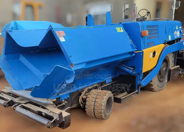 Hanta F2045W2 Asphalt Finisher - 1