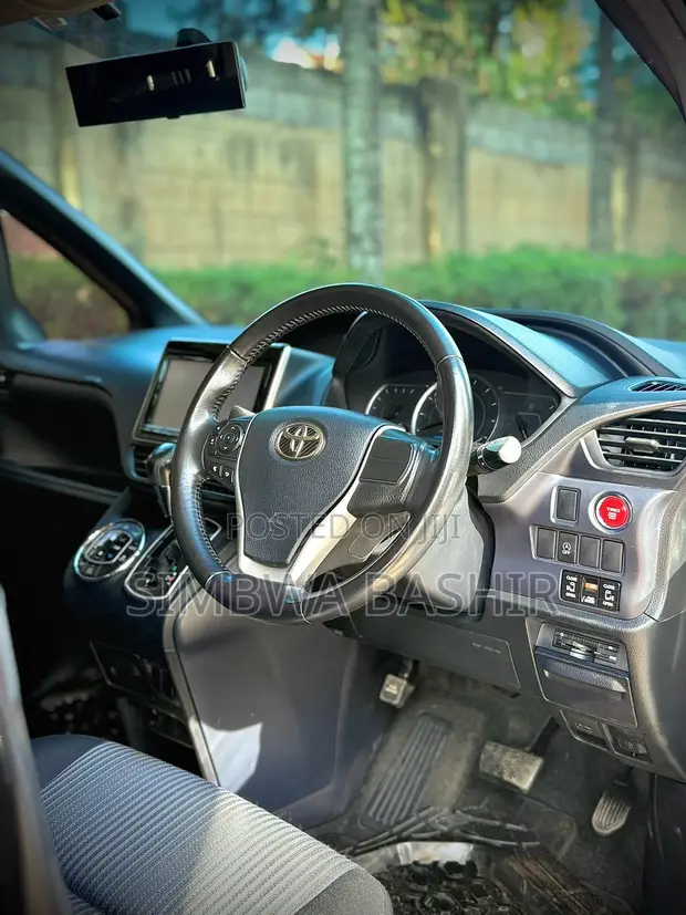 Toyota Noah 2013 Black - 1
