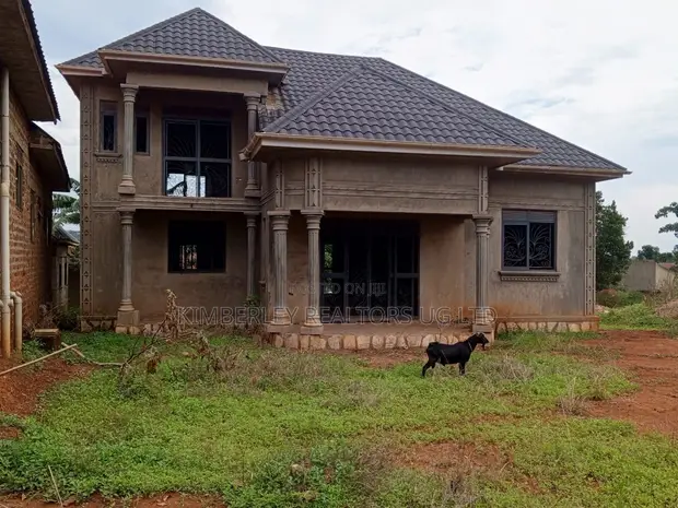 5-Bedroom House for Urgent Sale - Kasangati Buwambo - 1