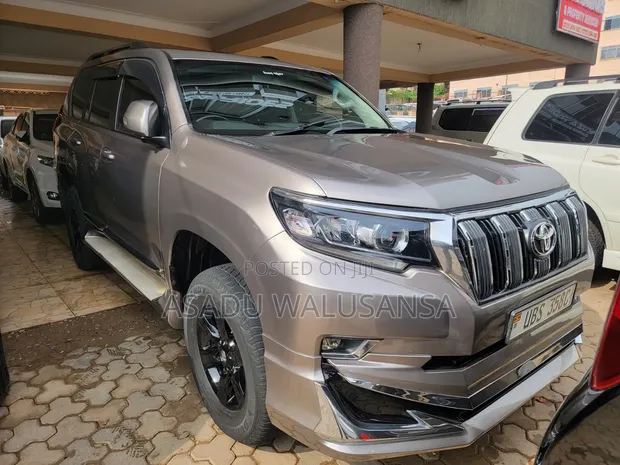 Toyota Land Cruiser 2018 Gray - 1