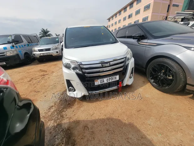 Toyota Noah 2016 White - 1