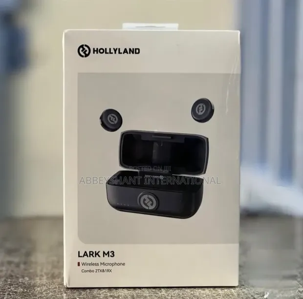 Hollyland Lark M3 Wireless Microphone Combo - 1