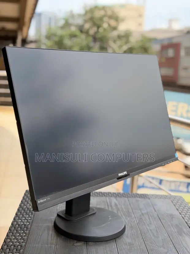 Philips 27" IPS Ultra HD Monitor - Type-C, HDMI, DP - 1