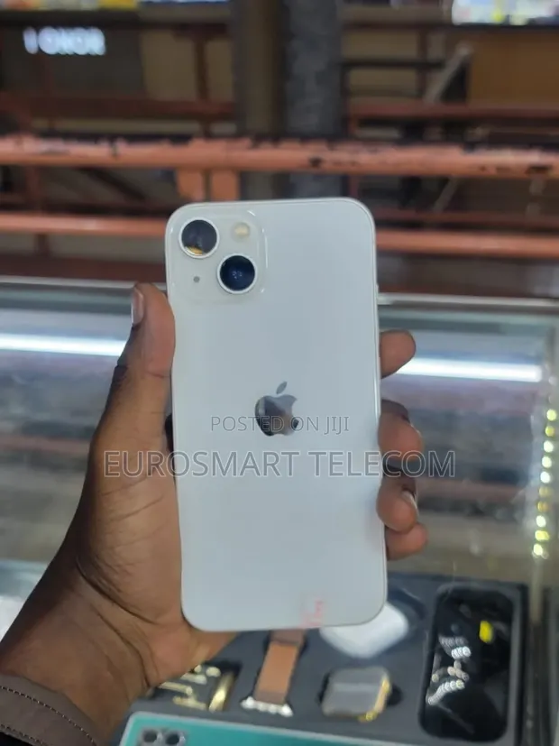 Apple iPhone 13 256GB White - 1