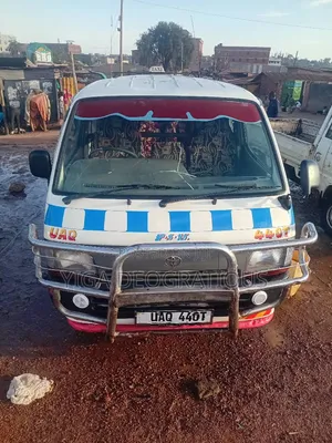 Toyota HiAce 2005