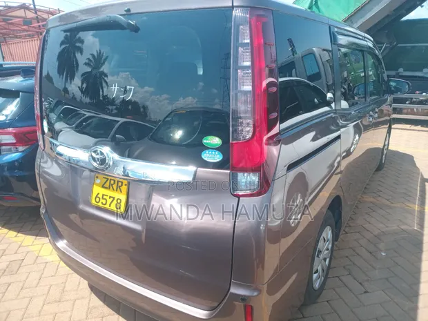 Toyota Noah 2014 Matt Black - 1