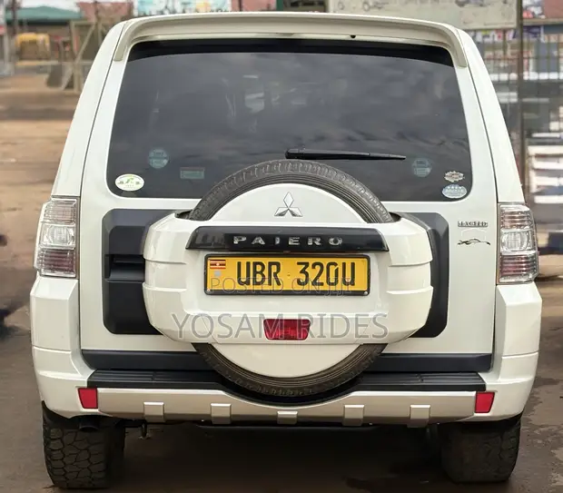 Mitsubishi Pajero V80 3.0 VR-I 2013 White - 1