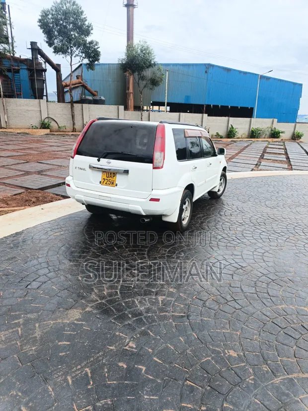 Nissan X-Trail 2000 White - 1