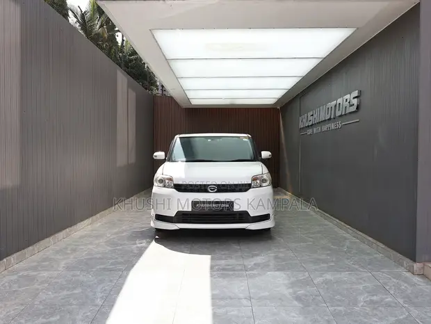Toyota Corolla Rumion Hatchback 1.5 FWD 2012 White - 1