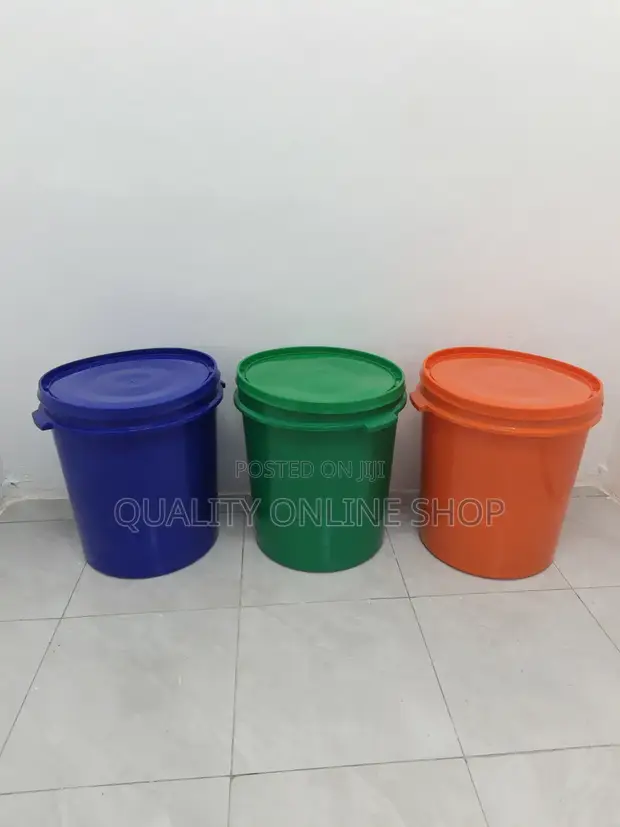 40 Litre Plastic Bucket with Lid - 1
