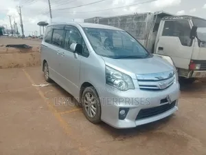 7-Seater Cars for Hire - Airport Pickups