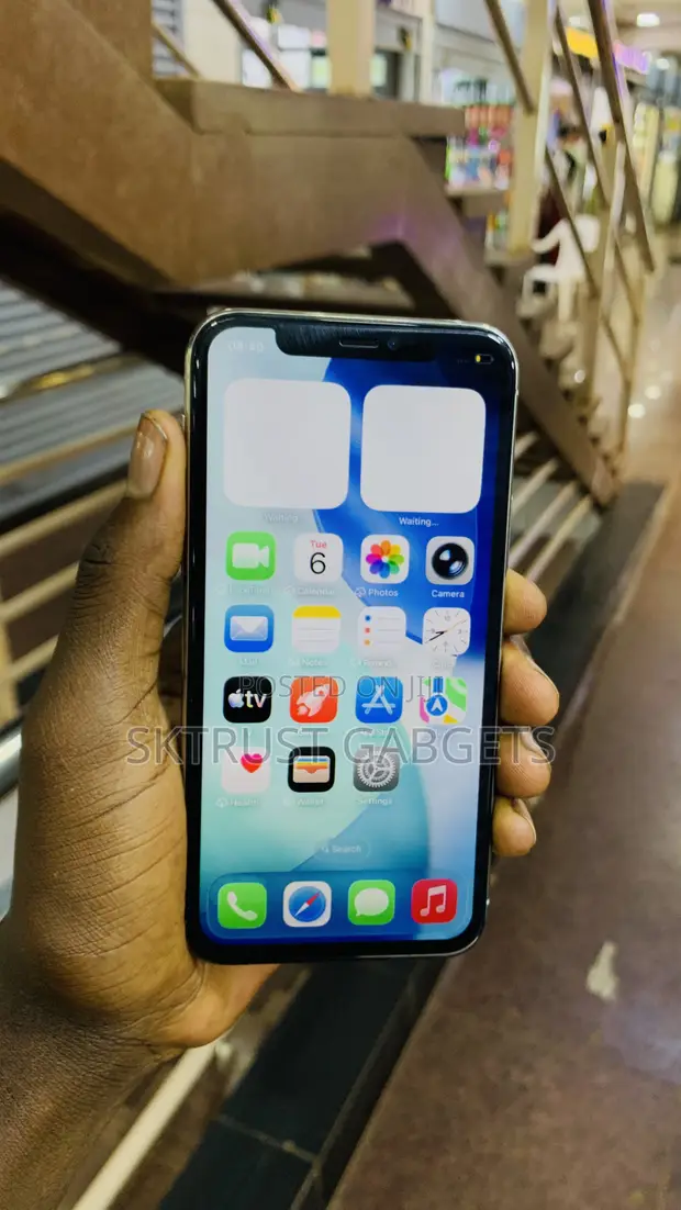 Apple iPhone 11 Pro 64GB White - 1