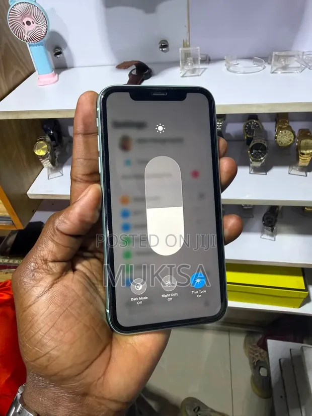 Apple iPhone 11 64GB - 1