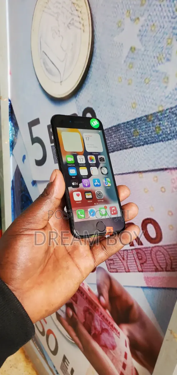 Apple iPhone 7 32GB Black - 1