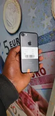 Apple iPhone 7 32GB Black - 2