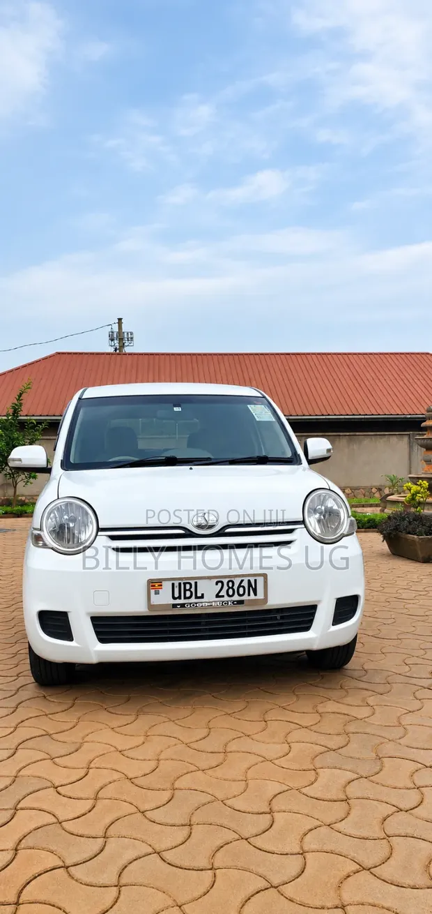 Toyota Sienta 1.5 FWD 2009 White - 1