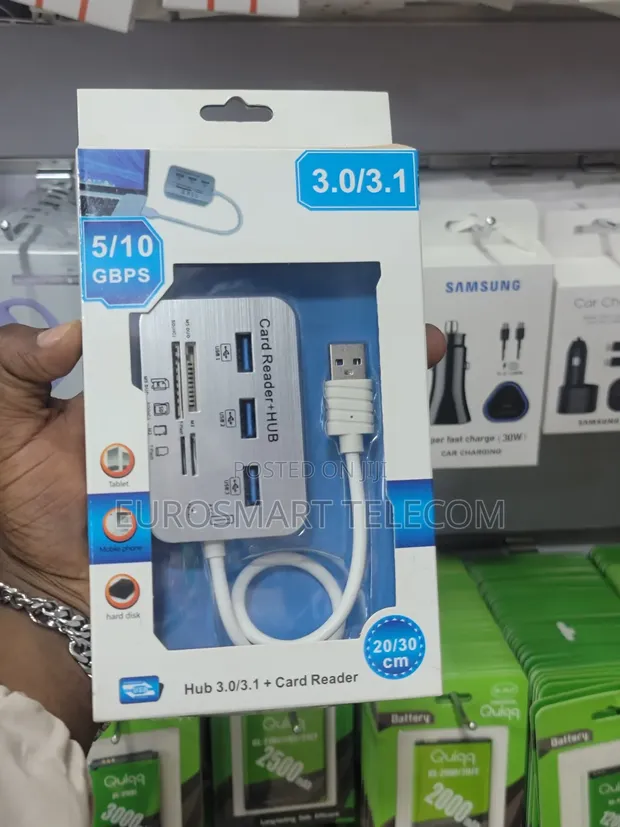 4K USB 3.0/3.1 Card Reader + Hub - 1
