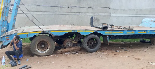 Sinotruk Low Bed Machine Trailer - 1