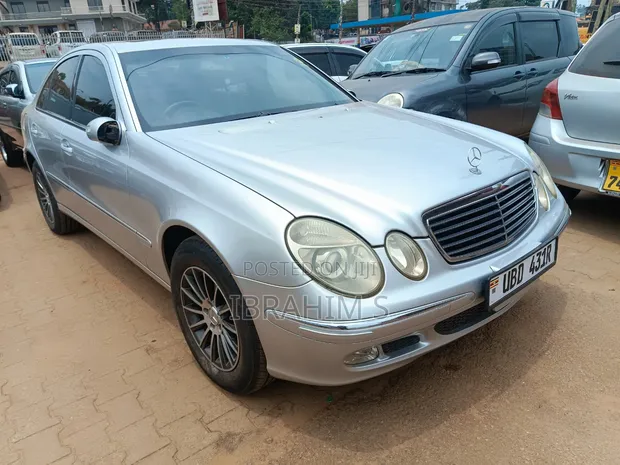 Mercedes-Benz E300 2011 Silver - 1