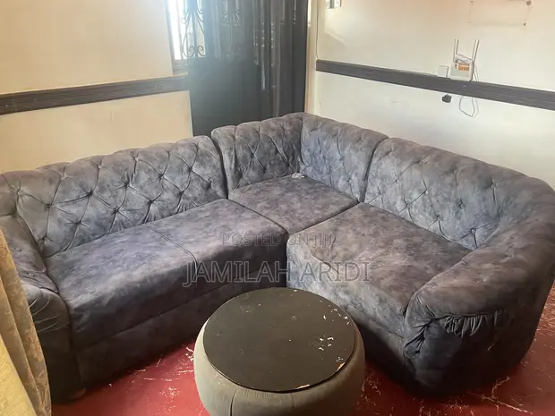 Used L-Shaped Sofa Chair in Grey - 1