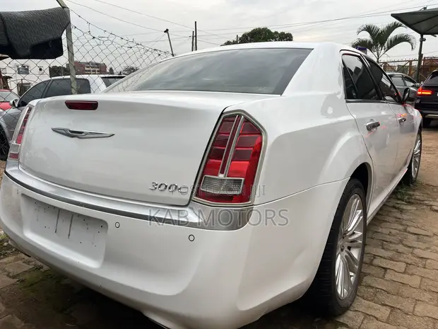 Chrysler 300C 2013 White - 1