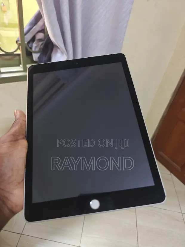 Apple iPad 6 128GB Silver - 1