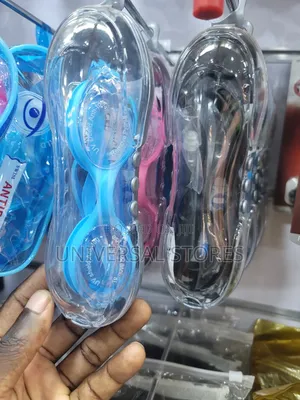 Brand New Unisex Anti-Fog Swimming Goggles