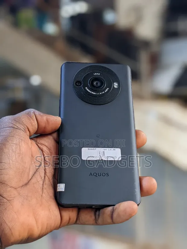 Sharp Aquos R8s Pro 256GB Black - 1