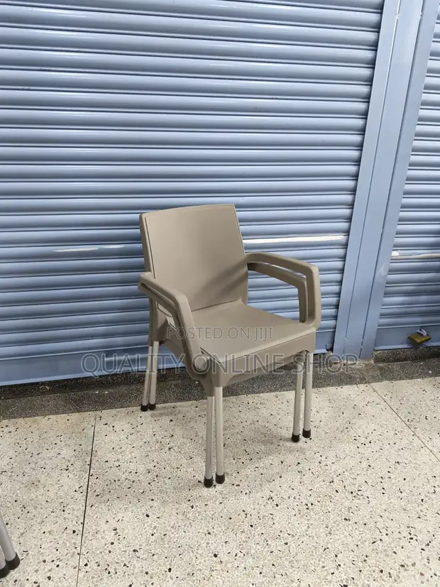 Luxury Stackable Plastic Chairs - 1