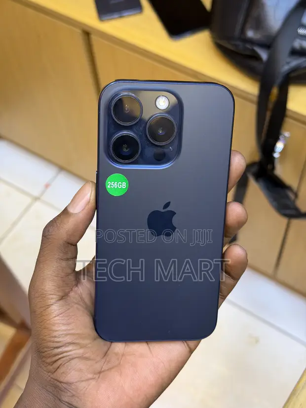 Apple iPhone 15 Pro 256GB - 1
