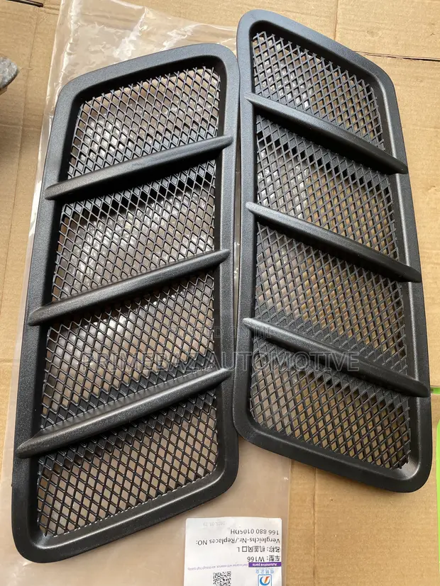 Mercedes-Benz W166 Bonnet Air Vent Grille - 1