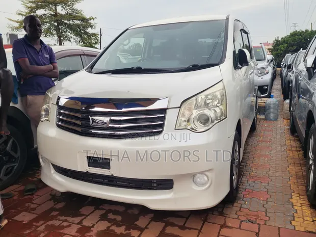 Toyota Noah 2013 White - 1