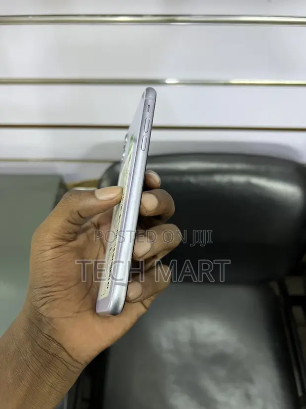 Apple iPhone 11 64GB Purple - 1