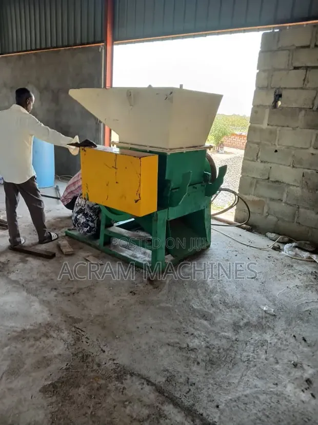 Industrial Shredder Machine / Plastic Crusher - 1