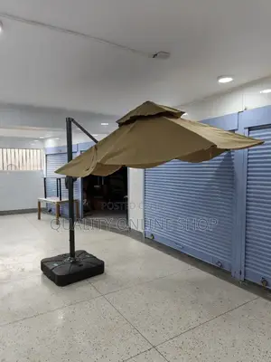 Outdoor Garden Umbrella for Hotels, Beach, Restaurants