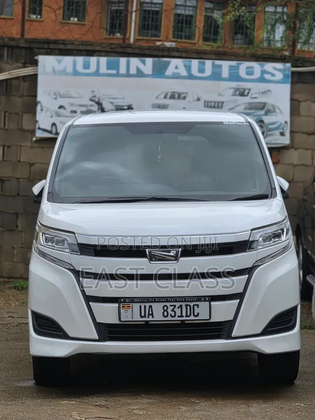 Toyota Noah 2.0 FWD (8 Seater) 2018 White - 1