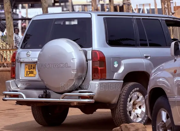 Nissan Patrol 2004 Silver - 1