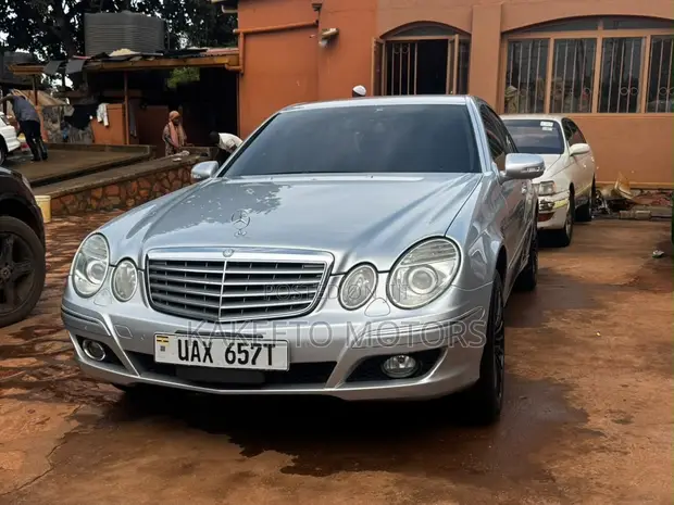 Mercedes-Benz E300 2008 Silver - 1